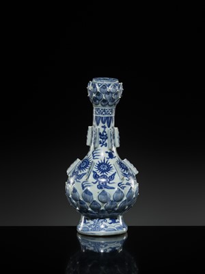 Lot 15 - AN EXTREMELY RARE BLUE AND WHITE GARLIC NECK 'LOTUS' VASE, MING DYNASTY, 16TH CENTURY