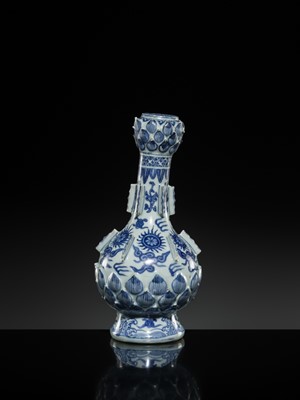 Lot 15 - AN EXTREMELY RARE BLUE AND WHITE GARLIC NECK 'LOTUS' VASE, MING DYNASTY, 16TH CENTURY