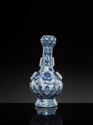 Lot 15 - AN EXTREMELY RARE BLUE AND WHITE GARLIC NECK 'LOTUS' VASE, MING DYNASTY, 16TH CENTURY