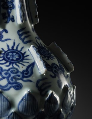 Lot 15 - AN EXTREMELY RARE BLUE AND WHITE GARLIC NECK 'LOTUS' VASE, MING DYNASTY, 16TH CENTURY