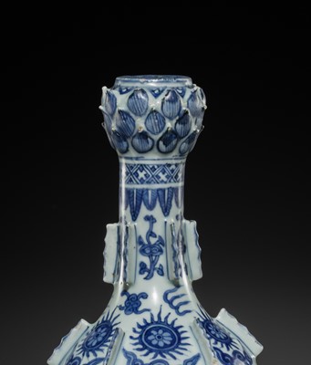 Lot 15 - AN EXTREMELY RARE BLUE AND WHITE GARLIC NECK 'LOTUS' VASE, MING DYNASTY, 16TH CENTURY