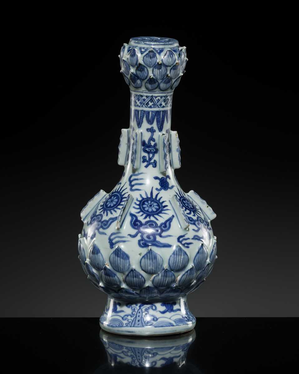 Lot 15 - AN EXTREMELY RARE BLUE AND WHITE GARLIC NECK 'LOTUS' VASE, MING DYNASTY, 16TH CENTURY