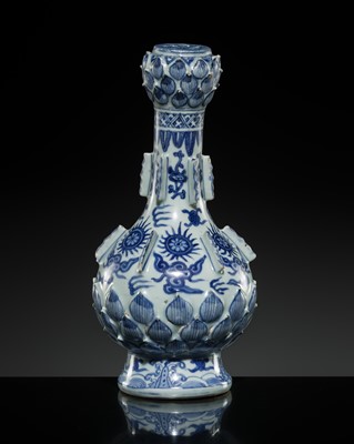 Lot 15 - AN EXTREMELY RARE BLUE AND WHITE GARLIC NECK 'LOTUS' VASE, MING DYNASTY, 16TH CENTURY