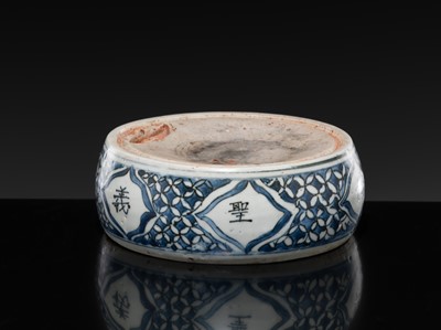 Lot 165 - A BLUE AND WHITE INKSTONE, LATE MING DYNASTY
