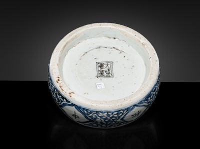 Lot 165 - A BLUE AND WHITE INKSTONE, LATE MING DYNASTY