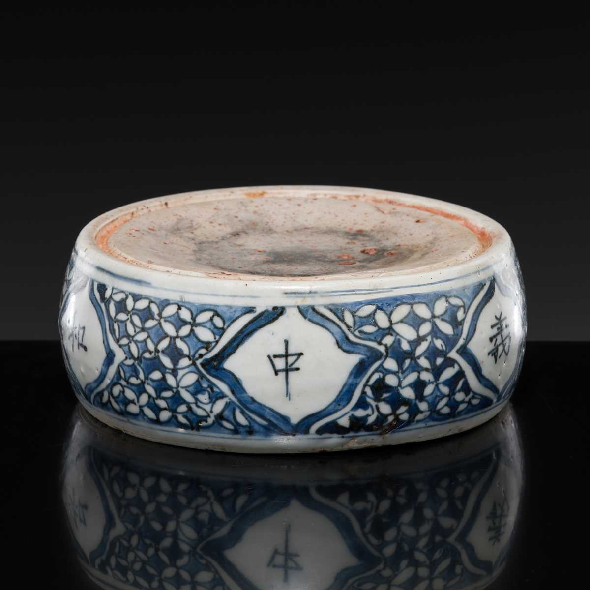 Lot 165 - A BLUE AND WHITE INKSTONE, LATE MING DYNASTY
