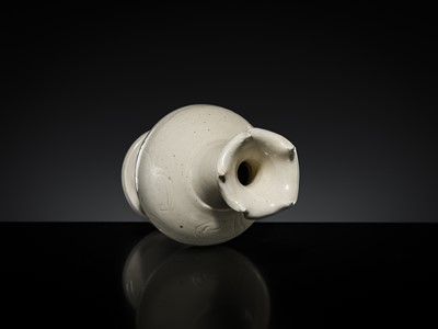 Lot 4 - A RARE DINGYAO CARVED ‘LOTUS’ FOLIATE-RIMMED VASE, HUAKOUPING, NORTHERN SONG-JIN DYNASTY