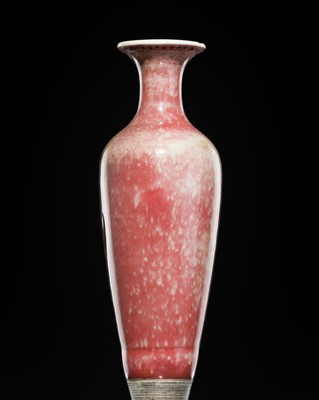 Lot 184 - A PEACHBLOOM-GLAZED ‘GUANYIN’ AMPHORA VASE, LIUYEPING, 19TH CENTURY