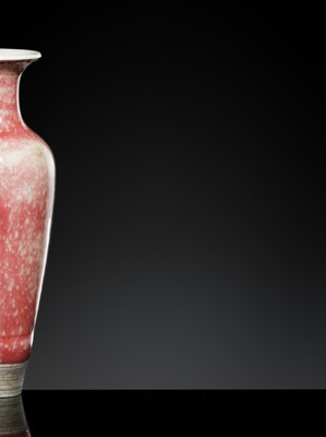 Lot 184 - A PEACHBLOOM-GLAZED ‘GUANYIN’ AMPHORA VASE, LIUYEPING, 19TH CENTURY