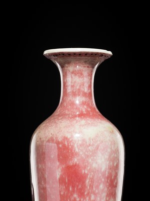 Lot 184 - A PEACHBLOOM-GLAZED ‘GUANYIN’ AMPHORA VASE, LIUYEPING, 19TH CENTURY