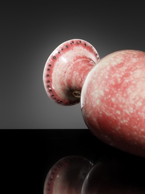 Lot 184 - A PEACHBLOOM-GLAZED ‘GUANYIN’ AMPHORA VASE, LIUYEPING, 19TH CENTURY