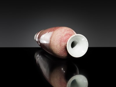 Lot 184 - A PEACHBLOOM-GLAZED ‘GUANYIN’ AMPHORA VASE, LIUYEPING, 19TH CENTURY