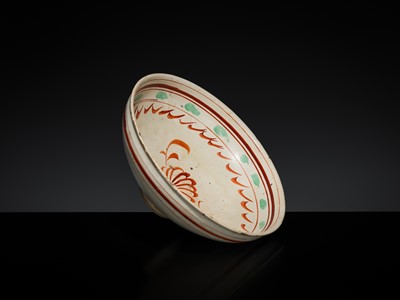 Lot 145 - A RARE CIZHOU POLYCHROME ‘CHRYSANTHEMUM’ BOWL, SONG-JIN DYNASTY
