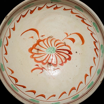 Lot 145 - A RARE CIZHOU POLYCHROME ‘CHRYSANTHEMUM’ BOWL, SONG-JIN DYNASTY