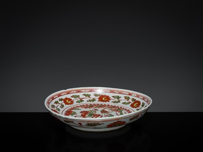 Lot 154 - AN IRON-RED, YELLOW AND GREEN ENAMELED ‘EQUESTRIAN’ DISH, MING DYNASTY