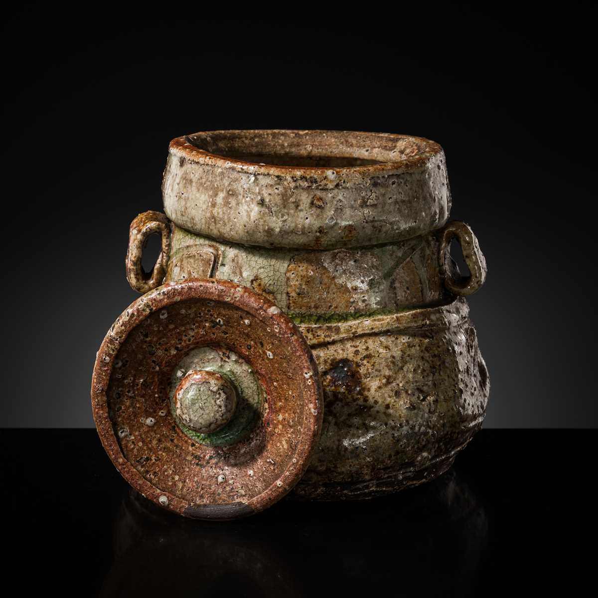 Lot 134 - A SHIGARAKI-WARE MIZUSASHI (FRESH WATER JAR), MOMOYAMA PERIOD