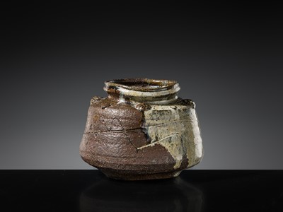 Lot 135 - A MADARA KARATSU-WARE MIZUSASHI (FRESH WATER JAR), EDO PERIOD, 18TH-19TH CENTURY
