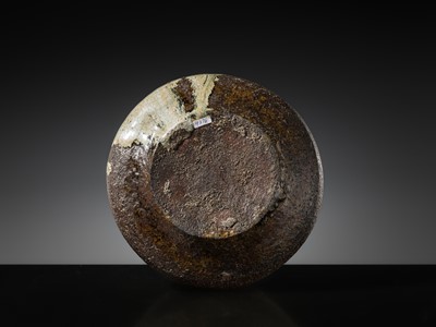 Lot 135 - A MADARA KARATSU-WARE MIZUSASHI (FRESH WATER JAR), EDO PERIOD, 18TH-19TH CENTURY