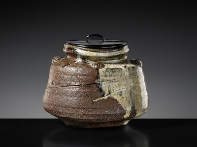 Lot 135 - A MADARA KARATSU-WARE MIZUSASHI (FRESH WATER JAR), EDO PERIOD, 18TH-19TH CENTURY