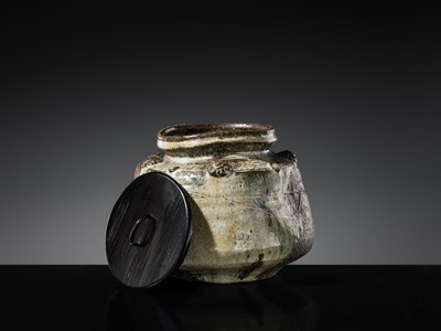 Lot 135 - A MADARA KARATSU-WARE MIZUSASHI (FRESH WATER JAR), EDO PERIOD, 18TH-19TH CENTURY