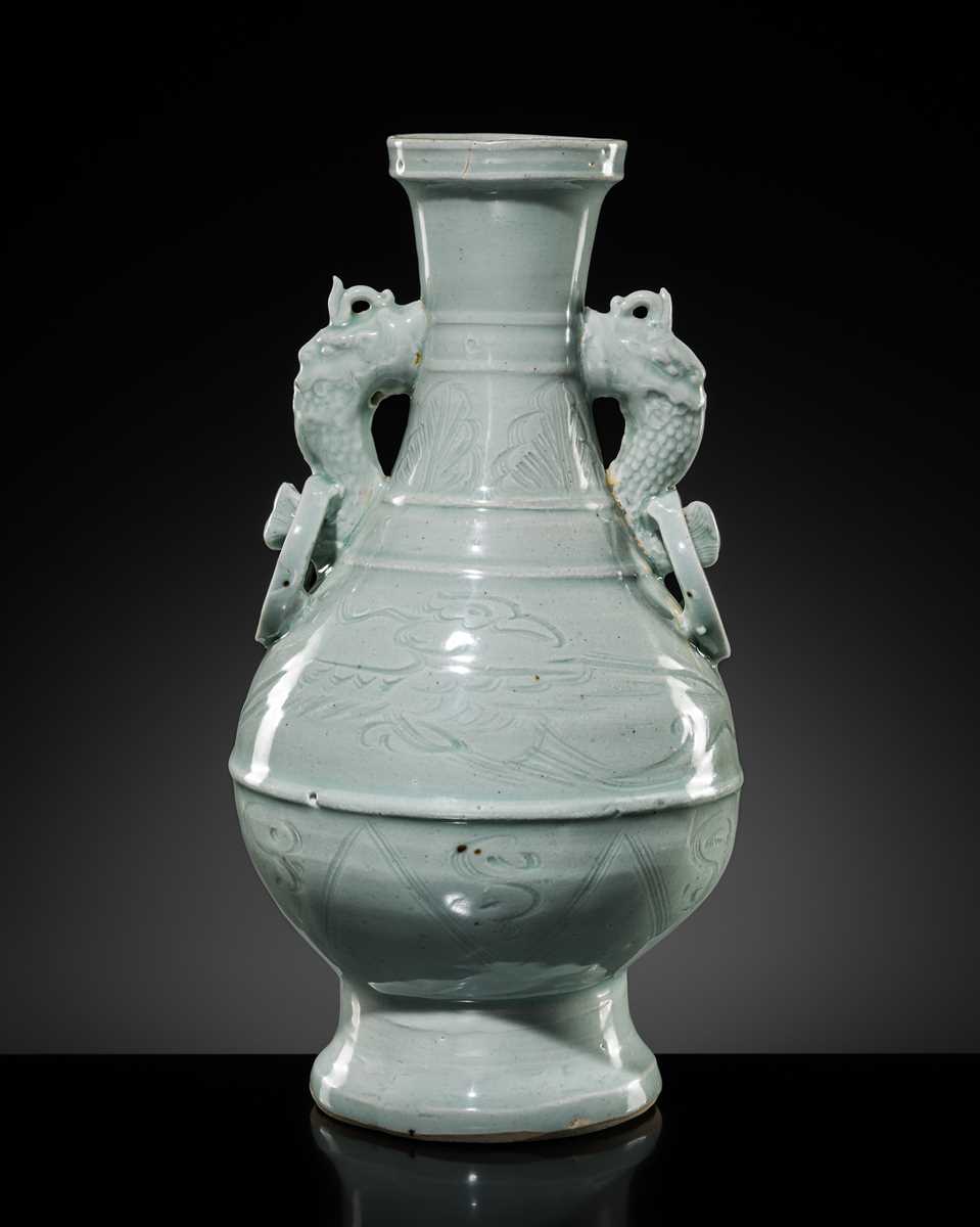 Lot 11 - A LARGE QINGBAI VASE, YUAN DYNASTY