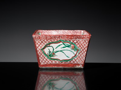 Lot 153 - A RARE KINRANDE SQUARE WATER JAR, MIZUSASHI, MING DYNASTY