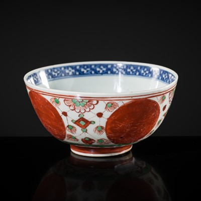 Lot 166 - A FINE KINRANDE TEA BOWL, MING DYNASTY