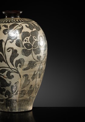 Lot 39 - AN UNDERGLAZE IRON-PAINTED AND CELADON-GLAZED ‘PEONY’ MAEBYONG, GORYEO DYNASTY, 12TH CENTURY