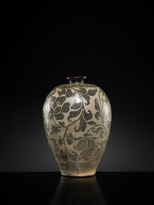 Lot 39 - AN UNDERGLAZE IRON-PAINTED AND CELADON-GLAZED ‘PEONY’ MAEBYONG, GORYEO DYNASTY, 12TH CENTURY