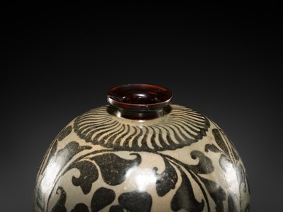 Lot 39 - AN UNDERGLAZE IRON-PAINTED AND CELADON-GLAZED ‘PEONY’ MAEBYONG, GORYEO DYNASTY, 12TH CENTURY