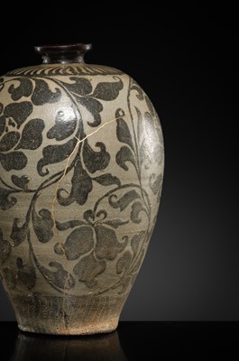 Lot 39 - AN UNDERGLAZE IRON-PAINTED AND CELADON-GLAZED ‘PEONY’ MAEBYONG, GORYEO DYNASTY, 12TH CENTURY