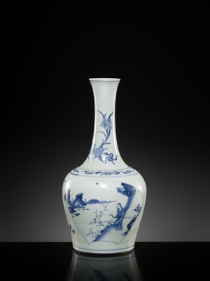 Lot 23 - A BLUE AND WHITE MALLET-FORM VASE, TRANSITIONAL PERIOD, FROM THE HATCHER CARGO