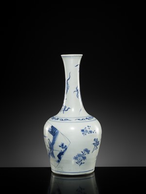 Lot 23 - A BLUE AND WHITE MALLET-FORM VASE, TRANSITIONAL PERIOD, FROM THE HATCHER CARGO