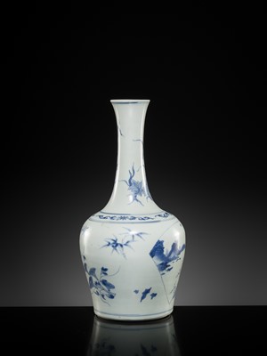 Lot 23 - A BLUE AND WHITE MALLET-FORM VASE, TRANSITIONAL PERIOD, FROM THE HATCHER CARGO
