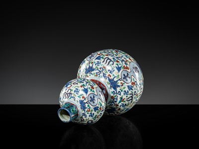 Lot 20 - A RARE WUCAI 'DAJI' DOUBLE-GOURD VASE, WANLI PERIOD