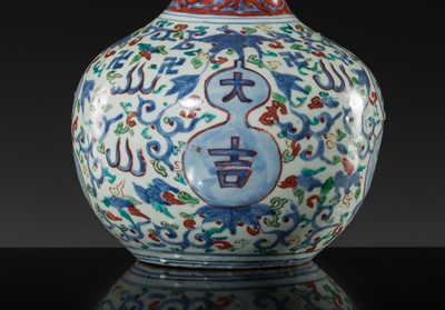Lot 20 - A RARE WUCAI 'DAJI' DOUBLE-GOURD VASE, WANLI PERIOD