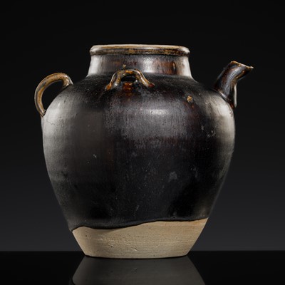 Lot 150 - A CIZHOU-TYPE RUSSET AND BLACKISH-BROWN GLAZED EWER, YUAN-MING DYNASTY