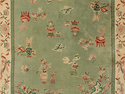 Lot 443 - A LARGE CHINESE WOOLLEN RUG