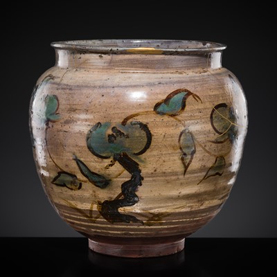 Lot 275 - A LARGE KARATSU WARE JAR, WITH KINTSUGI REPAIRS, MOMOYAMA–EARLY EDO PERIOD