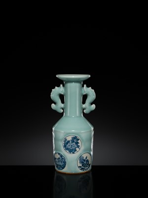 Lot 185 - A NABESHIMA CELADON-GLAZED AND UNDERGLAZE-BLUE-DECORATED ‘KINUTA’ MALLET VASE, 19TH-20TH CENTURY