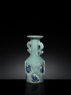 Lot 185 - A NABESHIMA CELADON-GLAZED AND UNDERGLAZE-BLUE-DECORATED ‘KINUTA’ MALLET VASE, 19TH-20TH CENTURY