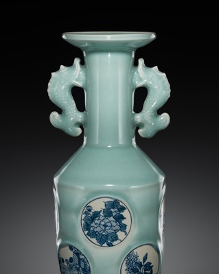 Lot 185 - A NABESHIMA CELADON-GLAZED AND UNDERGLAZE-BLUE-DECORATED ‘KINUTA’ MALLET VASE, 19TH-20TH CENTURY