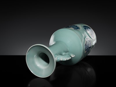 Lot 185 - A NABESHIMA CELADON-GLAZED AND UNDERGLAZE-BLUE-DECORATED ‘KINUTA’ MALLET VASE, 19TH-20TH CENTURY