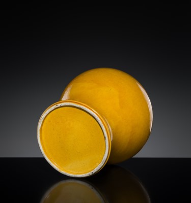 Lot 183 - A LARGE YELLOW GLAZED BALUSTER JAR AND COVER, 18TH-19TH CENTURY