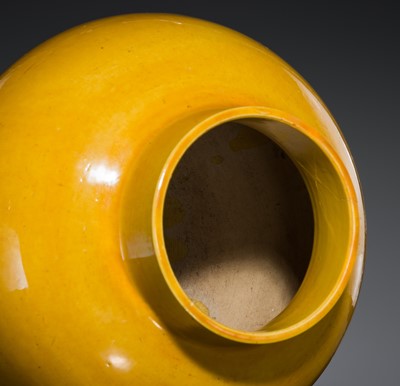 Lot 183 - A LARGE YELLOW GLAZED BALUSTER JAR AND COVER, 18TH-19TH CENTURY