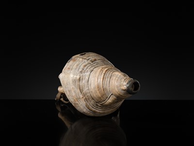 Lot 136 - A LARGE CONCH SHELL TRUMPET, HORAGAI, EDO PERIOD
