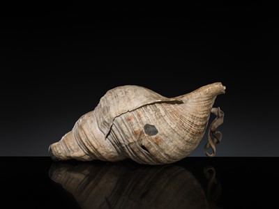 Lot 136 - A LARGE CONCH SHELL TRUMPET, HORAGAI, EDO PERIOD