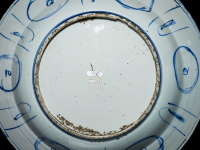 Lot 162 - A BLUE AND WHITE KRAAK ‘DEER’ BRACKET-LOBED DISH, WANLI PERIOD