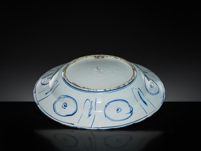 Lot 162 - A BLUE AND WHITE KRAAK ‘DEER’ BRACKET-LOBED DISH, WANLI PERIOD