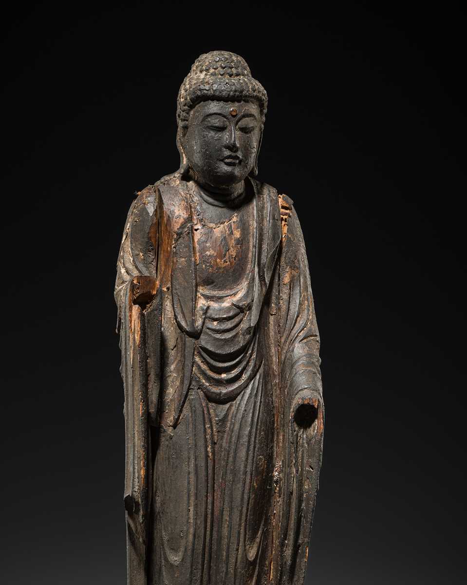 Lot 126 - A CYPRESS WOOD FIGURE OF AMIDA NYORAI, KAMAKURA PERIOD, 13TH-14TH CENTURY